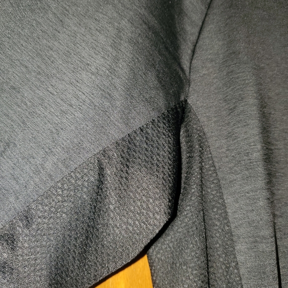 SOLD-----Men's long sleeve gymshark - Picture 6 of 6